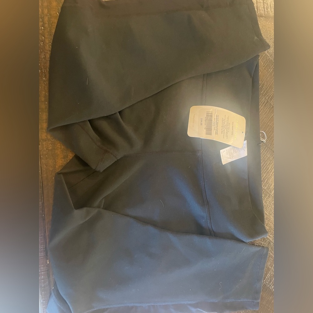 Fabletics Mila Pocket Capri in Black